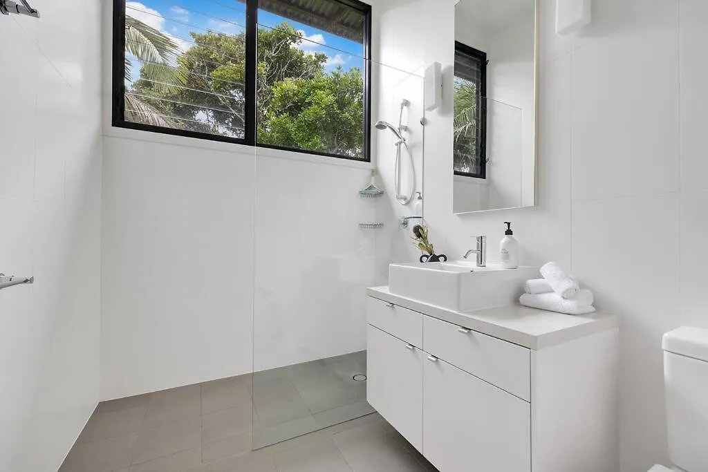 Fuller Holidays - Kiah 8 - Belongil Beach Byron Town With Pool Byron Bay