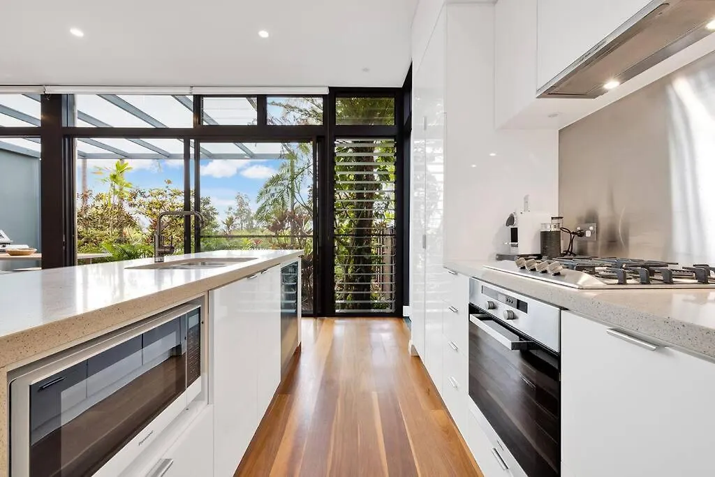 Fuller Holidays - Kiah 8 - Belongil Beach Byron Town With Pool Byron Bay