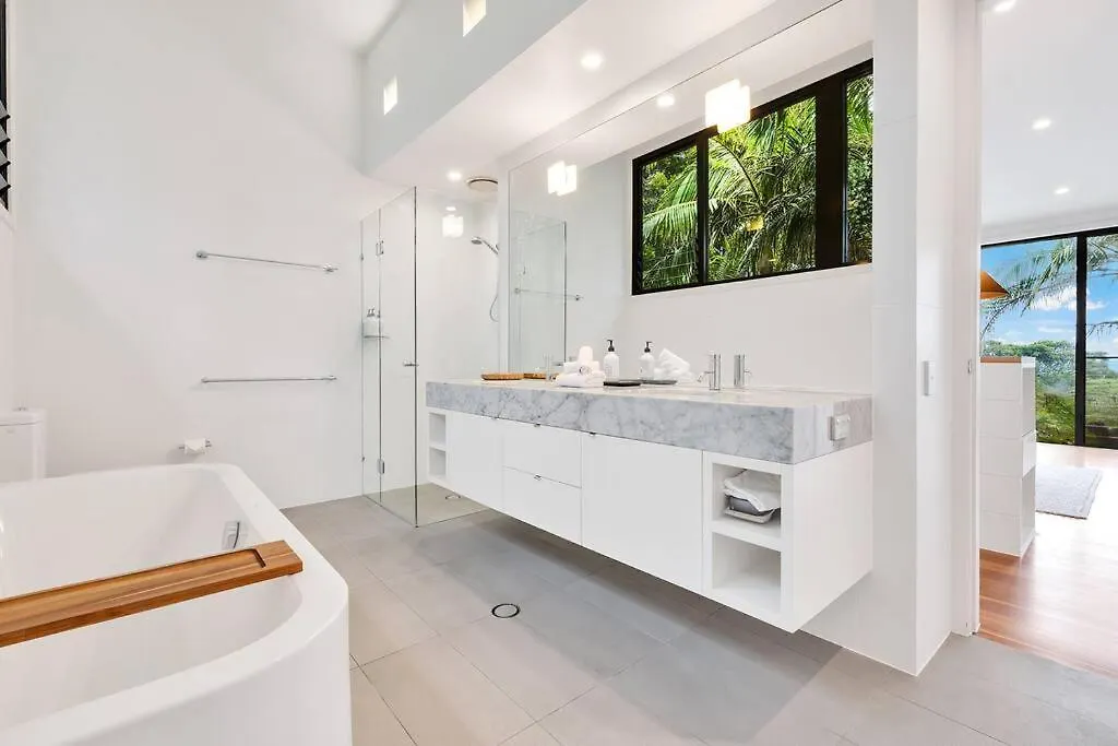 Apartment Fuller Holidays - Kiah 8 - Belongil Beach Byron Town With Pool Byron Bay Australia